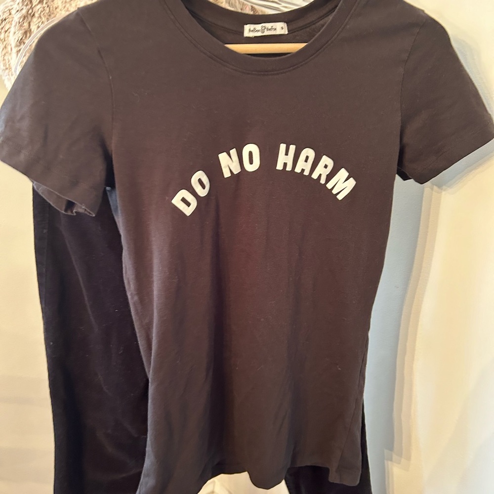The bee and the fox do no harm T-shirt